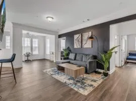 Upscale King 2BR Suite Mins to Downtown Raleigh!