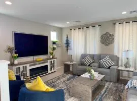 Friendly Host Near Loop 202 with Mountain views
