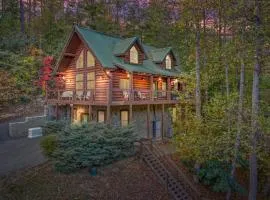 Relaxation Retreat - Pickleball Cabin - Wi-Fi, Fire Pit with Bar, EV, Game Room, Hot Tub, Pool Access - Mins to PF