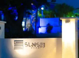 Sunset Lane Apartment Hotel