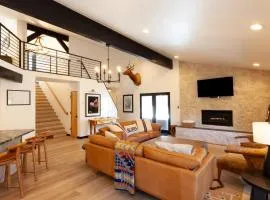 Timber Crest Retreat - Hot Tub - Satellite - Washer - Dryer - Fireplace - Grill - Firepit - Garage Access