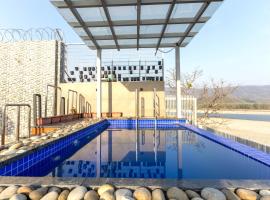 Heartland- Ganga Villa with Jacuzzi and private lift, hotel v destinaci Rišikéš
