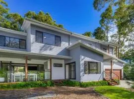 Lake Breeze - lakeside, bushland escape, with plunge pool