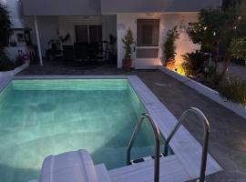 Platanos Villa, hotel in Haraki