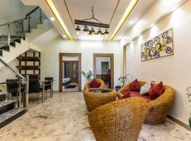 A radiant villa on Ganges with modern amenities