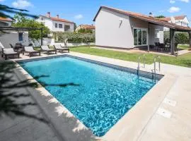 Holiday Home Valbandon 11