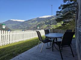 Tiny House Lodges Zillertal, hotel in Unterberg