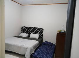 MENPoRKOsT DaN FaMILY Homestay, ξενοδοχείο σε Bukittinggi