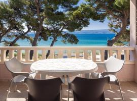 Siesta Beachfront Apartments, hotel em Duće