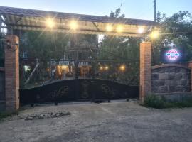 Gios Guest House, hotel a Chakvi