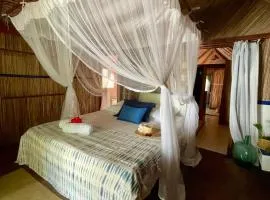 Bungalow avec cuisine équipée sur plage privée , RAVENALA Lodge
