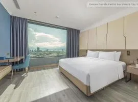 Awaken Da Nang Hotel