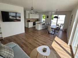 Exklusive COZY 3-Zi-Penthouse mit großer Dachterrasse Nähe Europa Park und Rulantica, Hotel in Lahr