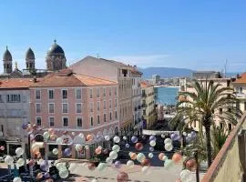 French Riviera centre ville plage port balcon panoramique et Clim