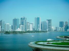 Copthorne Hotel Sharjah, hotel em Sharjah