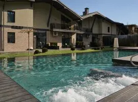 Twins Hotel & Spa