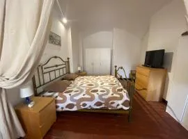 Casa nel borgo, posto auto, un passo dal mare