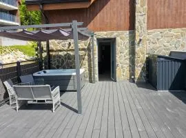 Aparts4U - Kras Resort Apartament C209 z prywatnym jacuzzi i tarasem