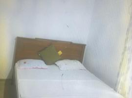 Nataliya, hotel en Nikawatawana