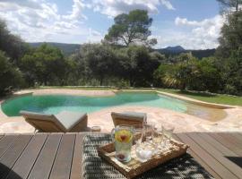 Mas du Valnalou Pool and Panoramic View, hôtel à Correns