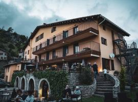 Hostal Cal Franciscó, hotel v destinaci Gósol