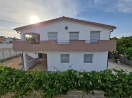 Ferienwohnung Ema Erste Etage Mit Offener Terrasse