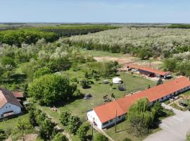 Akácliget Vendégház és Major, hotel v destinaci Ófehértó
