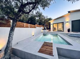 La casa di Bei-peaceful and secluded retreat with private pool- By Villa Mana Gers, hotel em Dhrákas