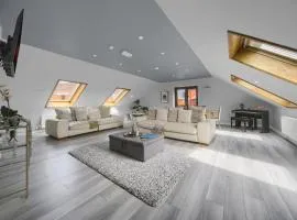 Luxury Penthouse Suite - Swansea Central - Beach