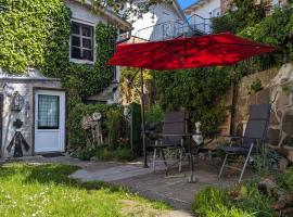 Kleine Fischerh&uuml;tte - uriges Ferienhaus am Meer ชาเลต์ในซาสนิทซ์