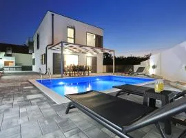 Villa Gea with heated pool