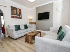 Llandudno 3 Bedroom Holiday Apartment in Town Centre