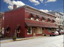 Suites on Main, hotel perto de Delaware Ulster Railroad, Margaretville