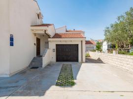 Apartment Maras-2 by Interhome, hotel i Diklo