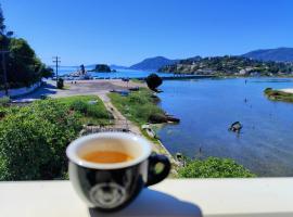 Anna's Apartments and Studios - Planespotter's Paradise!!!, hotel in Corfu Town