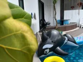 Fairy Retreat Private Pool Cottage IPOH, BBQ, KTV, 10-12 pax