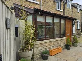 Gorgeous Two Bedroom Cottage, Pet Friendly!