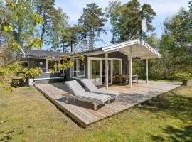 Lovely Family Cottage Near Child-Friendly Beach