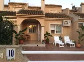 Schönes Ferienhaus Mit Pool Und Terrasse