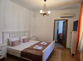 Vila Ris 3 Filibiliu 12, hotel in Bucharest