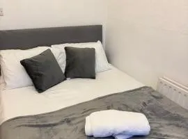 Cosy Spacious Studio Flat,N18