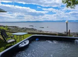 Chalet Loft #4 Waterfront with Spa Fireplace and Wifi