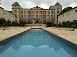 La Redorte Appartement au château 8, hotel i La Redorte