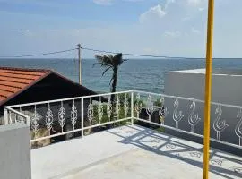 Cliff End Beach Stay