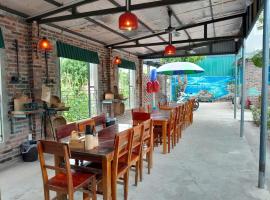 Mina Café & Stay, hôtel à Quan Lạn