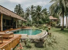 Baha Baha Villa Sailo Hts Mentawai Hollow Trees