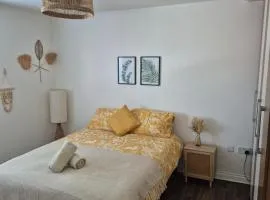 Modern Rooms in 4-bed house - Walking distance to Coop LIVE ,Etihad, Ancoats and City Centre