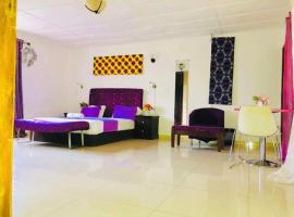 ZUNOX GUEST HOUSE, hotel vicino alla spiaggia a Freetown