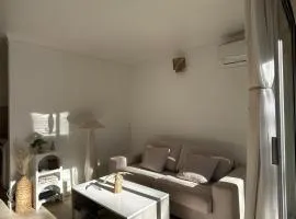 Golfe de Saint Tropez, 5min beach, 1 chambre , 1 canapé lit , terrasse