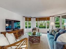 Ground floor condo with private patio, full kitchen, beach access and pool